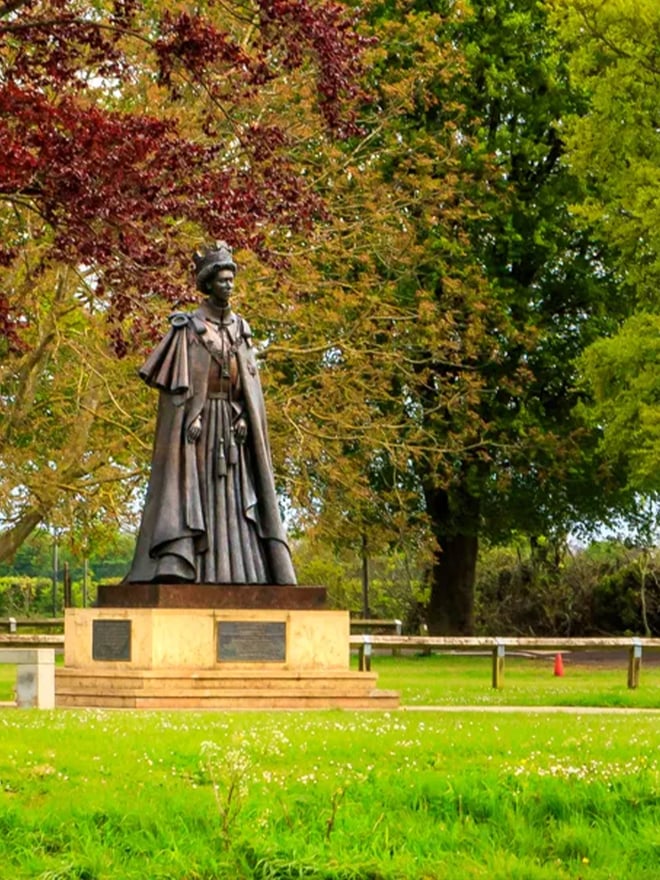 The Queen at Runnymede Pleasure Grounds