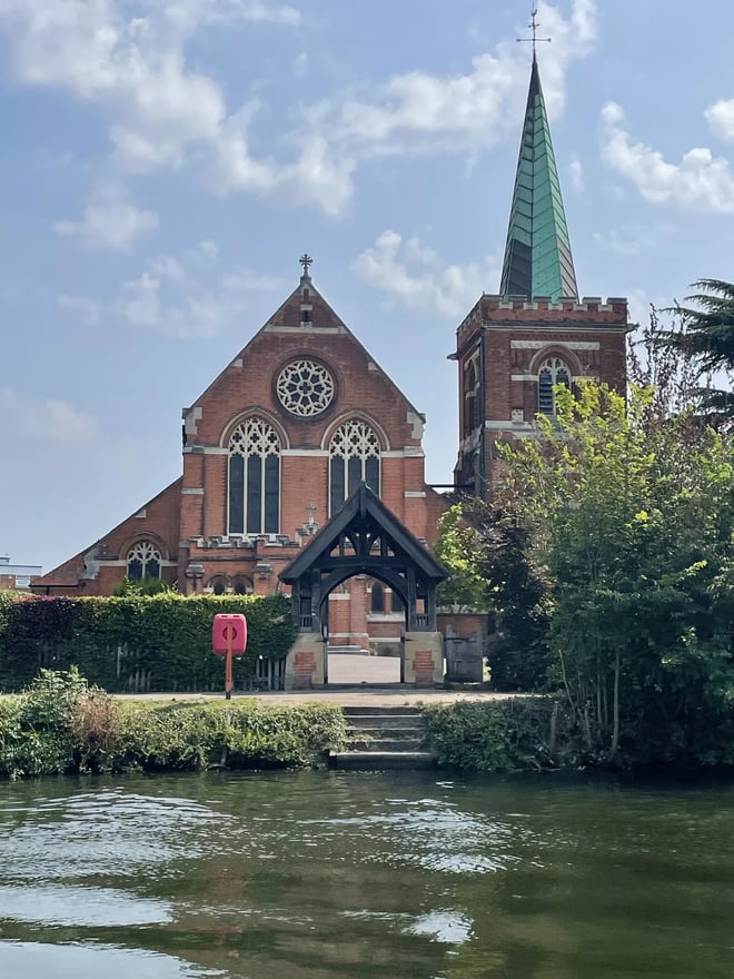 St Peter's Church in Staines