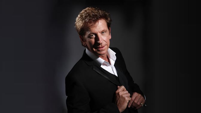 Paul Barrie as Barry Manilow