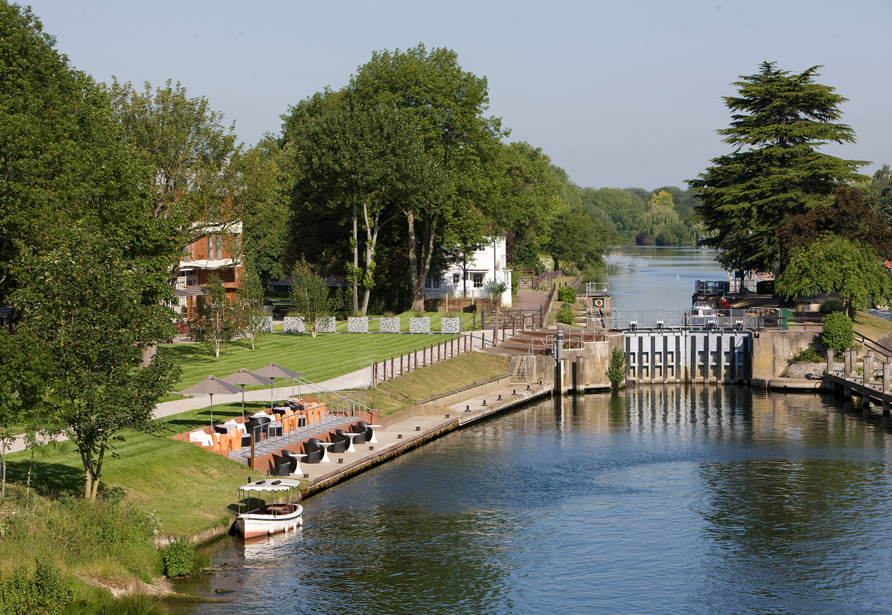 Birdseye view of the Thames River beside The Runnymede on Thames Hotel